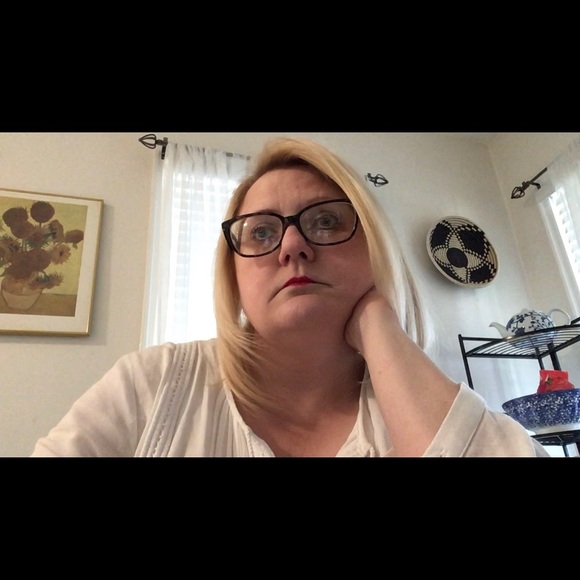 Meet your Posher, Laura - Picture 1 of 1